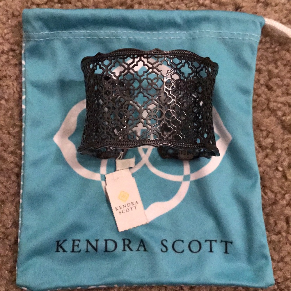 Kendra Scott bracelet